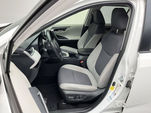 Used 2022 Toyota RAV4 XLE w/ XLE Grade Weather Package AWD/4WD image 8