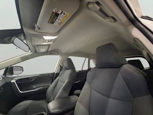 Used 2022 Toyota RAV4 LE image 16