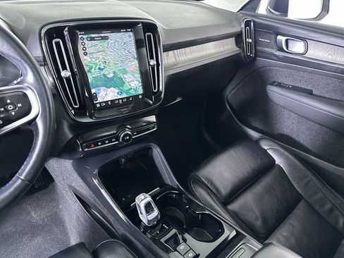 Used 2023 Volvo XC40 B5 Plus AWD/4WD image 36