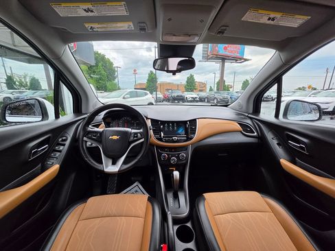 Used 2017 Chevrolet Trax LT w/ LT Convenience Package FWD image 6