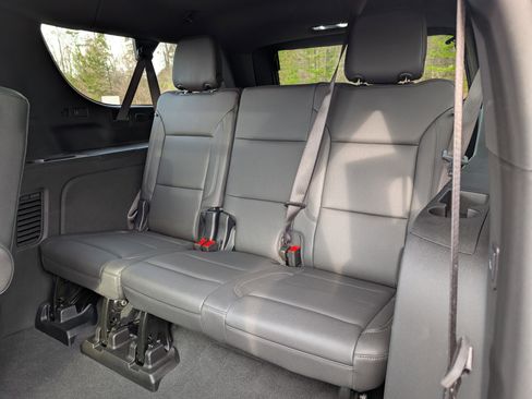 Used 2025 Chevrolet Suburban Z71 w/ Comfort Package image 19