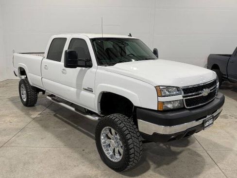 Used 2007 Chevrolet Silverado 2500 LT w/ Heavy-Duty Power Package image 6