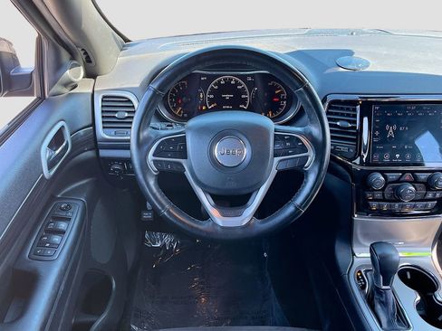 Used 2021 Jeep Grand Cherokee Laredo X image 21