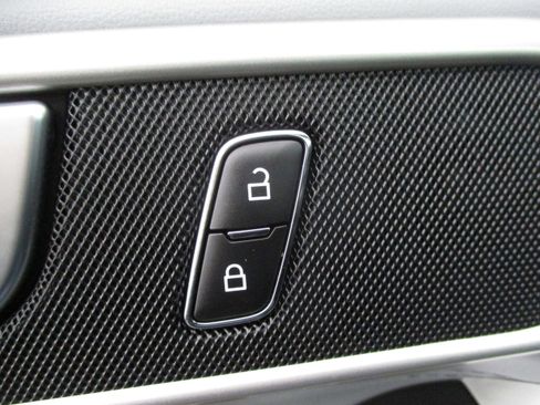 Used 2023 Ford Explorer XLT w/ Equipment Group 202A image 37