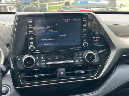 Used 2021 Toyota Highlander XLE FWD image 22