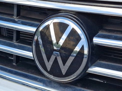 Used 2022 Volkswagen Tiguan SE FWD image 29