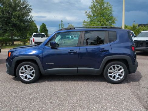 Used 2017 Jeep Renegade Latitude w/ Popular Equipment Group FWD image 3