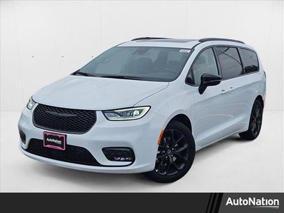 New 2025 Chrysler Pacifica Limited