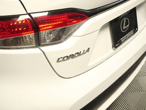 Used 2021 Toyota Corolla LE FWD image 9