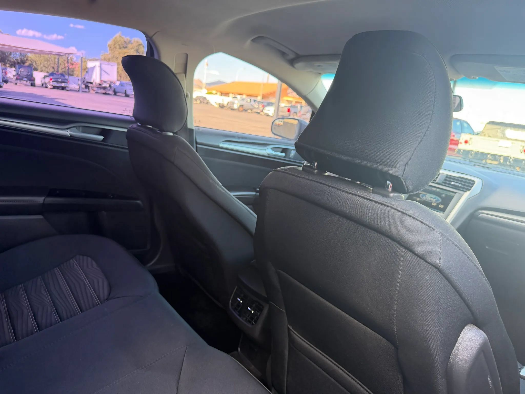 Used 2016 Ford Fusion SE FWD image 23