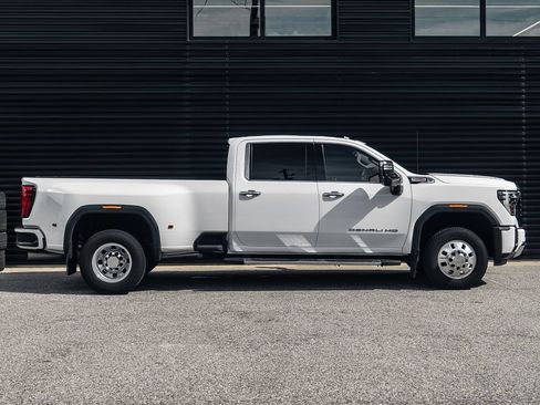 Used 2025 GMC Sierra 3500 Denali w/ Technology Package AWD/4WD image 47