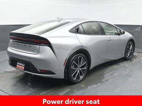 Used 2025 Toyota Prius XLE image 6