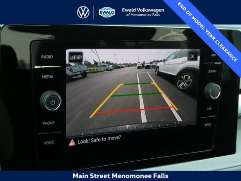 Used 2025 Volkswagen Taos SE image 7