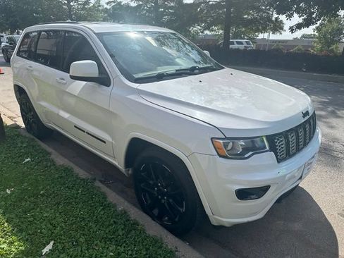 Used 2018 Jeep Grand Cherokee Altitude AWD/4WD image 2