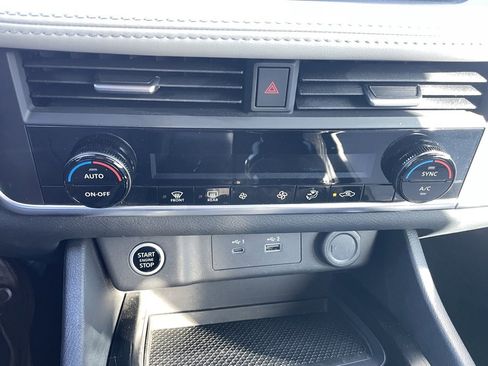 Used 2023 Nissan Rogue SV image 18