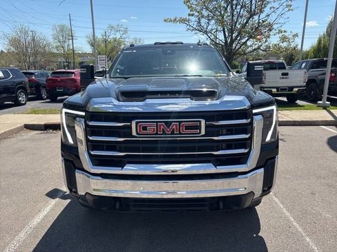 Used 2024 GMC Sierra 2500 SLE w/ SLE Value Package; AWD/4WD image 9