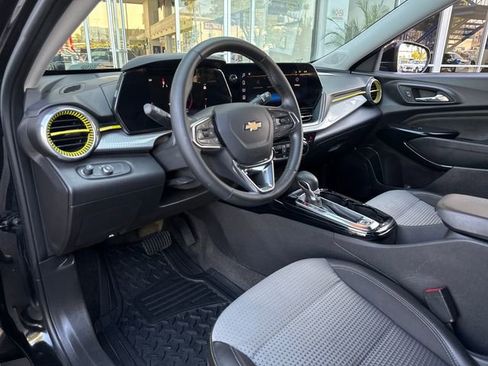 Certified 2025 Chevrolet Trax LT w/ Driver Confidence Package FWD image 28