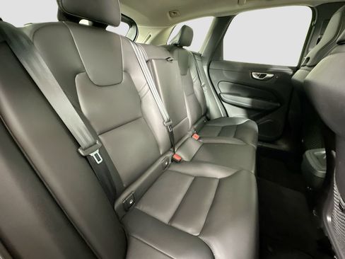 Certified 2025 Volvo XC60 B5 Core AWD/4WD image 28