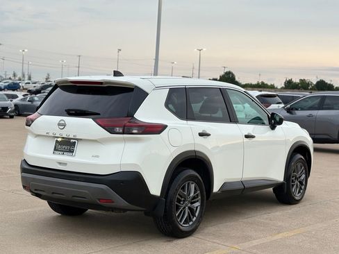 Used 2023 Nissan Rogue S AWD/4WD image 8