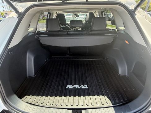 Used 2020 Toyota RAV4 XLE w/ Convenience Package FWD image 14