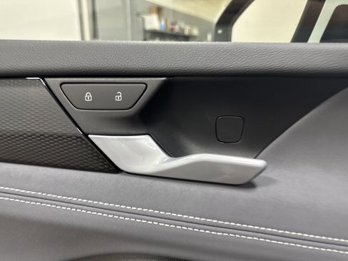 New 2025 Volkswagen Tiguan SE image 26