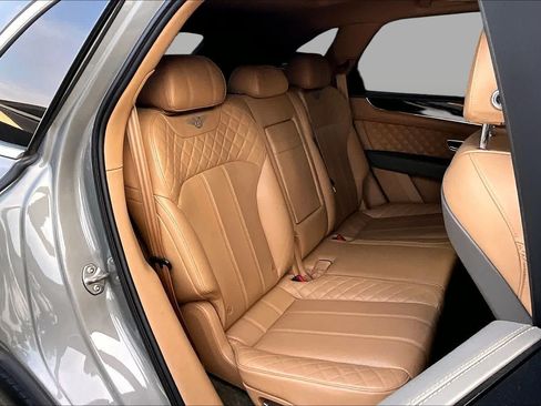 Used 2017 Bentley Bentayga AWD/4WD image 19