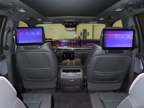 Certified 2025 Cadillac Escalade Sport Platinum w/ LPO, Floor Liner Package image 32