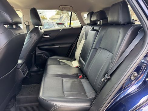 Used 2021 Toyota Venza LE w/ Carpet Mat Package (TMS) image 18