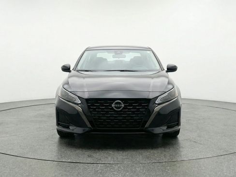 Used 2025 Nissan Altima 2.5 SV FWD image 2
