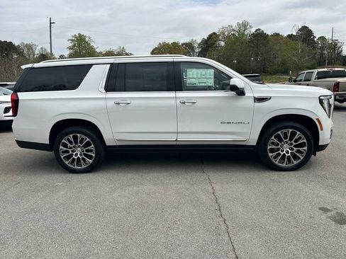 New 2026 GMC Yukon XL Denali w/ Denali Reserve Package image 5