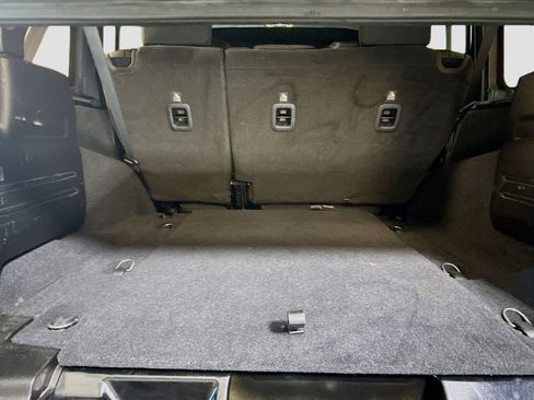 Used 2019 Jeep Wrangler Unlimited Sport S image 33