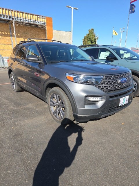 Used 2024 Ford Explorer XLT w/ Equipment Group 202A AWD/4WD image 9