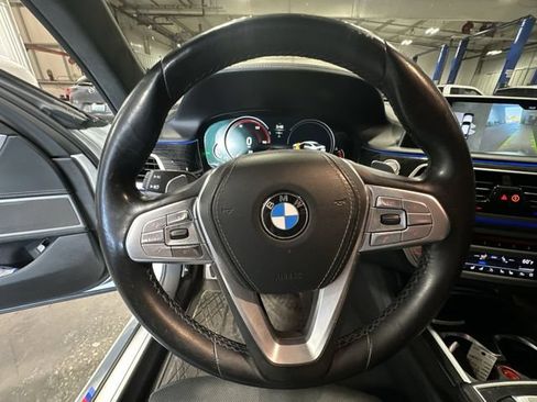 Used 2018 BMW 750i RWD image 15