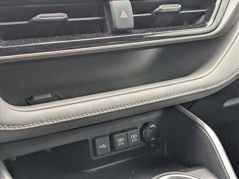 Used 2020 Toyota Highlander XLE image 14