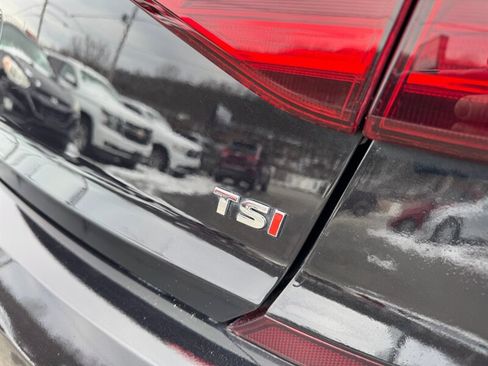 Used 2018 Volkswagen Passat 2.0T R-Line image 14