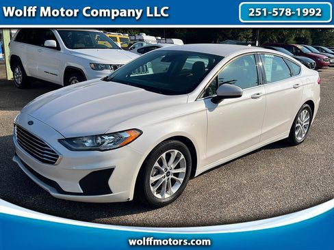Used 2020 Ford Fusion SE FWD image 1