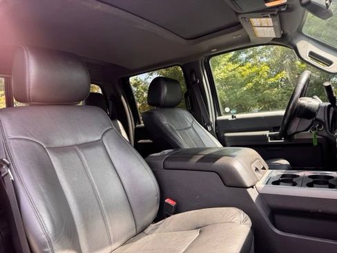 Used 2015 Ford F250 Lariat w/ Lariat Ultimate Package AWD/4WD image 26