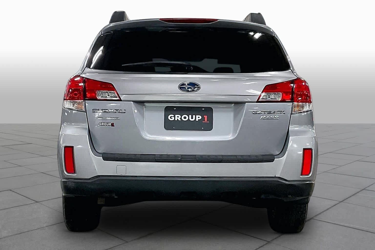 Used 2011 Subaru Outback 2.5i Premium w/ All-Weather Pkg AWD/4WD image 4
