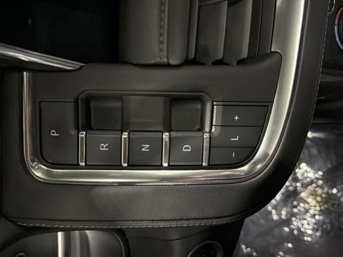 Used 2021 Chevrolet Tahoe High Country w/ Premium Package 2 AWD/4WD image 17