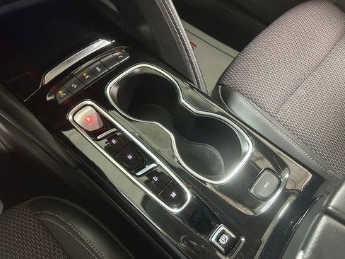 Used 2022 Buick Envision Preferred AWD/4WD image 19