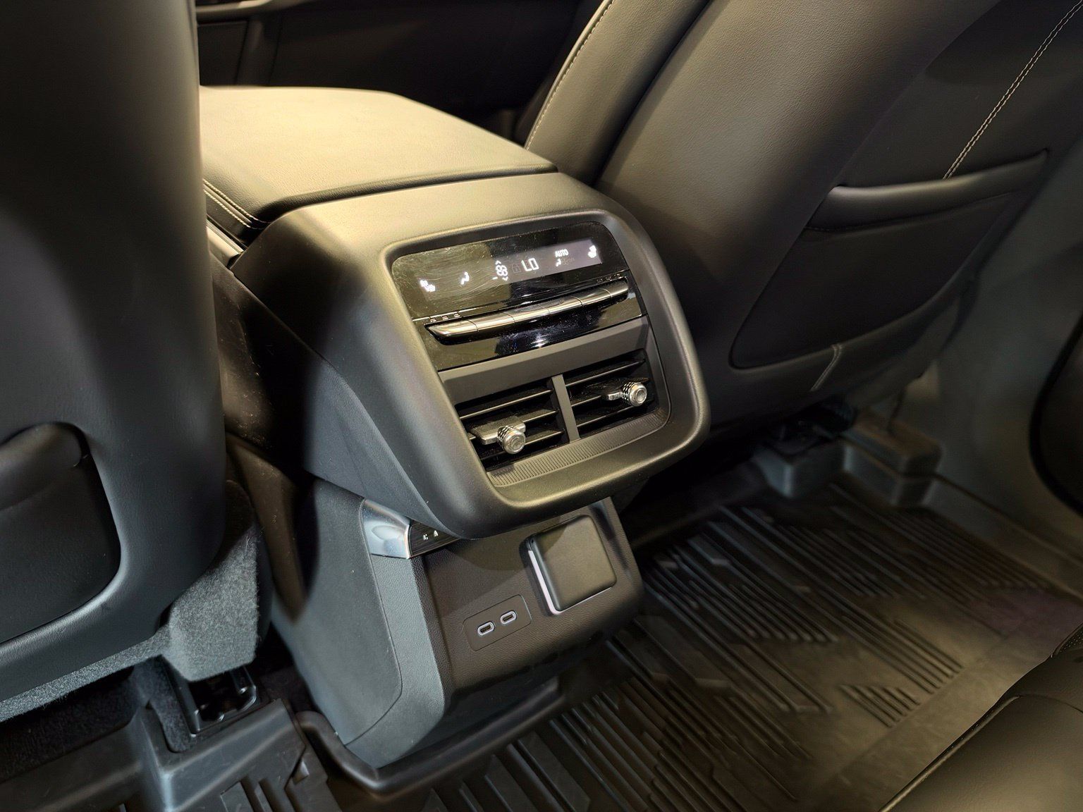 Used 2024 Cadillac Lyriq Luxury w/ LPO, Floor Liner Package AWD/4WD image 41