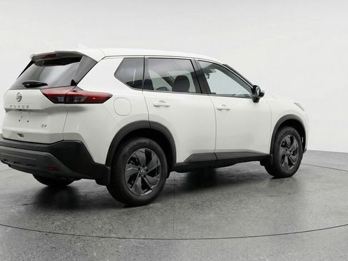 Used 2024 Nissan Rogue SV image 9