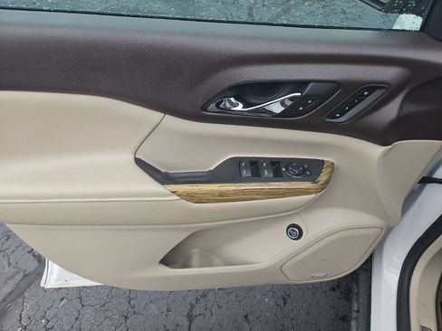 Used 2018 GMC Acadia Denali AWD/4WD image 17