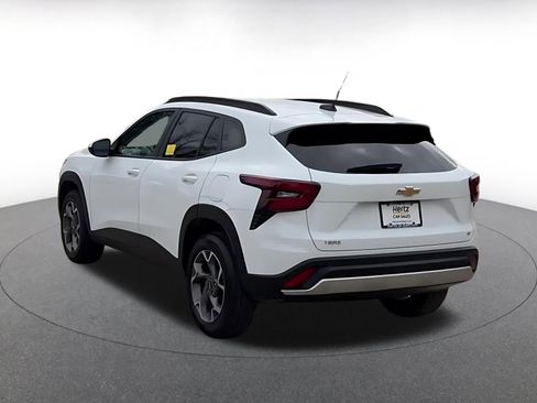 Used 2025 Chevrolet Trax LT image 11