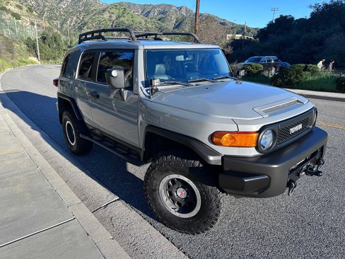 Used 2013 Toyota FJ Cruiser 4WD image 4
