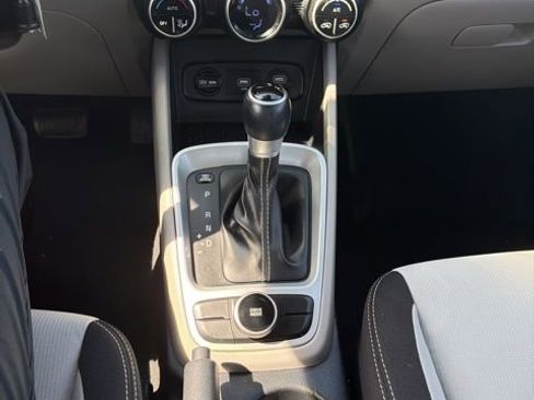 Used 2021 Hyundai Venue SEL w/ Cargo Package image 18