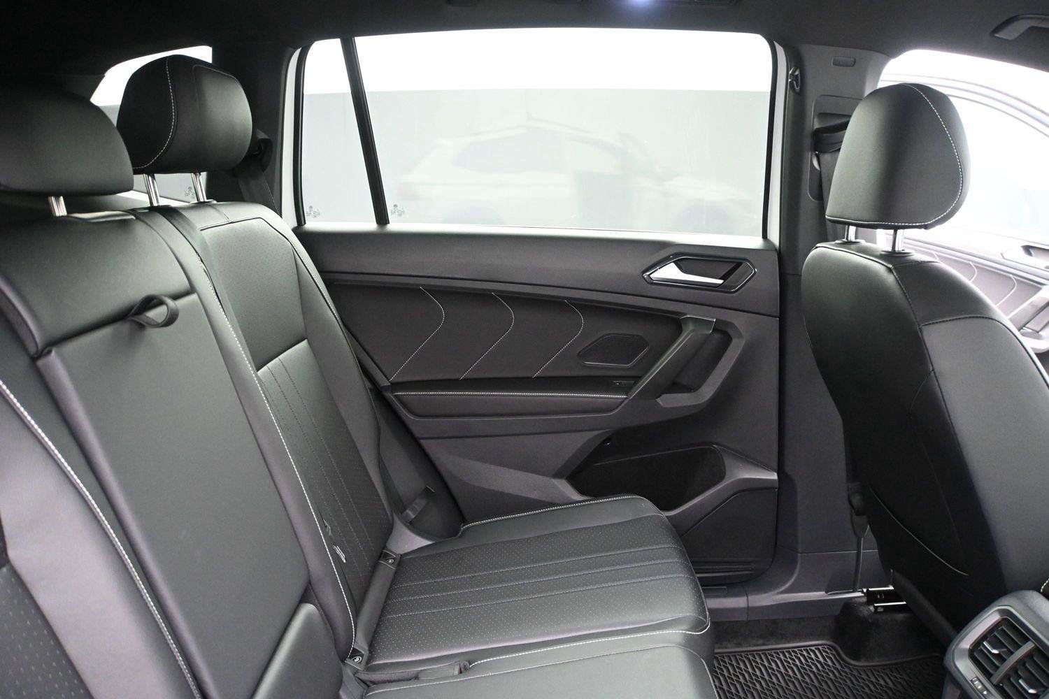 Certified 2024 Volkswagen Tiguan SE R-Line AWD/4WD image 21