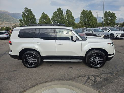 Used 2026 Lexus GX 550 w/ Accessory Package (31) AWD/4WD image 4