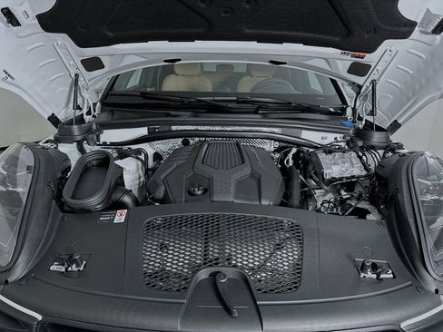 Certified 2026 Porsche Macan AWD/4WD image 33