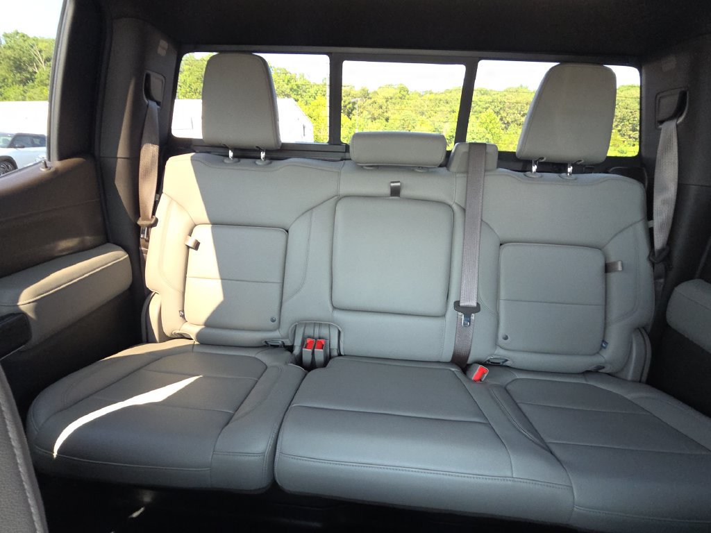 Used 2021 Chevrolet Silverado 1500 LTZ w/ Z71 Off-Road Package AWD/4WD image 26